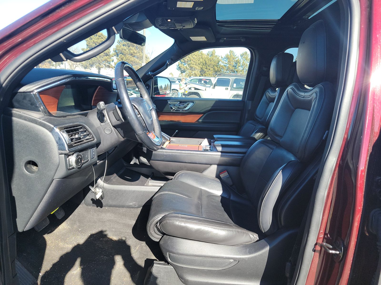 Vehicle - 20240214 2018 Lincoln Navigator 5LMJJ2LT9JEL01365