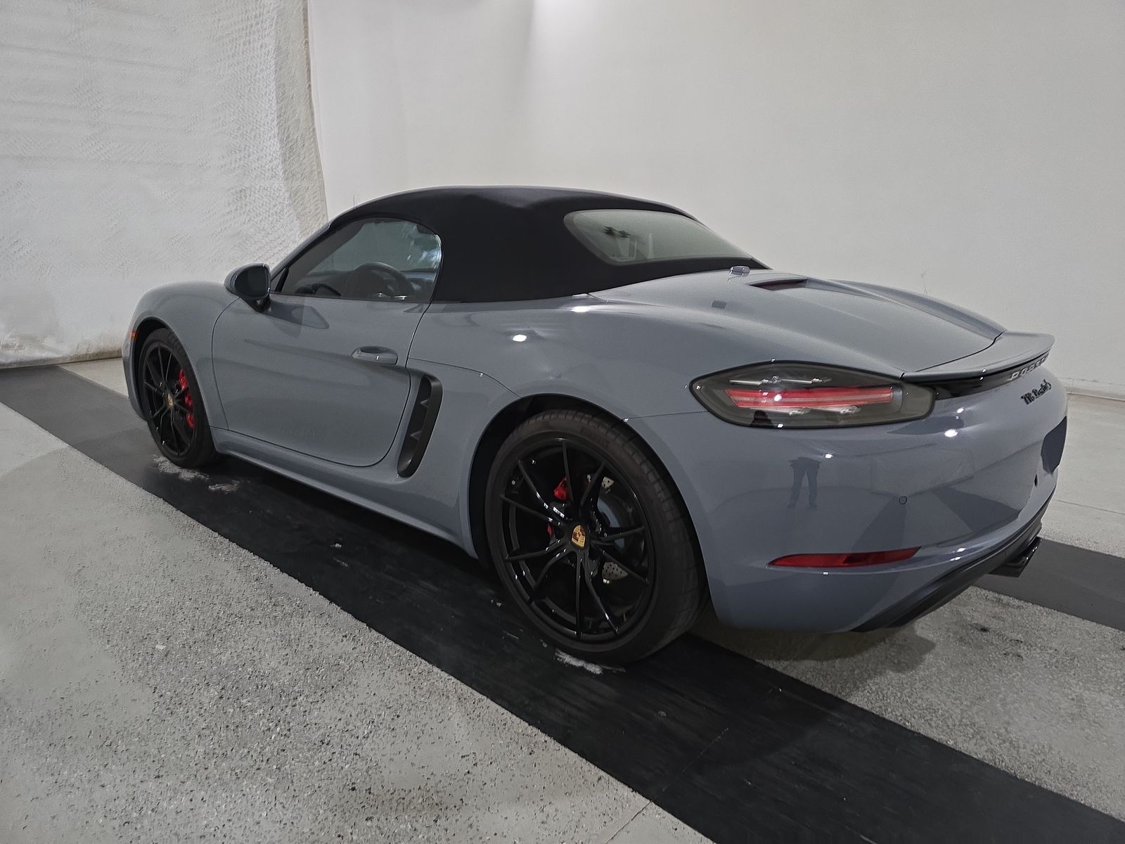 Vehicle - 20250213 2024 Porsche 718 Boxster WP0CB2A81RK223138